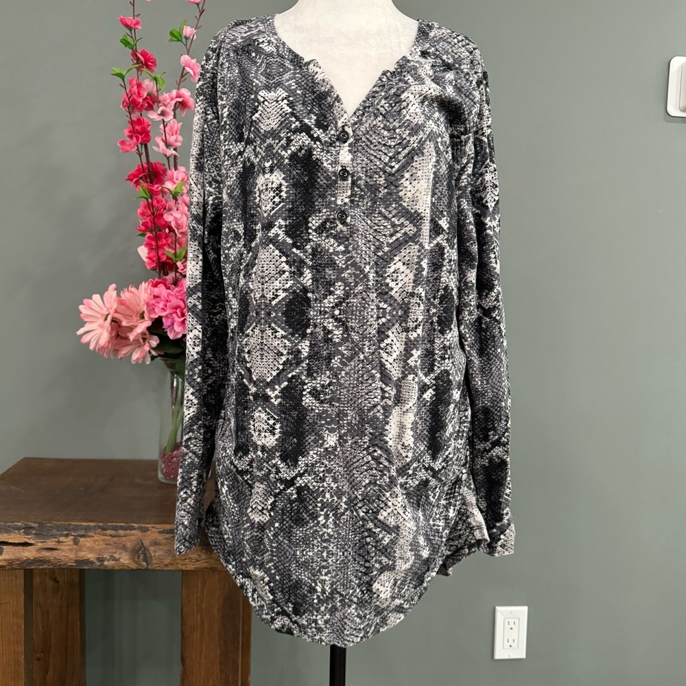 Sandy & Marcie’s Great Expectations Maternity Long Sleeve